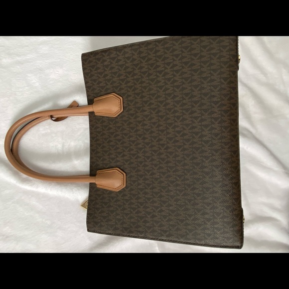 Michael Michael Kors  LARGE CONVERTIBLE TOTE - Picture 6 of 10